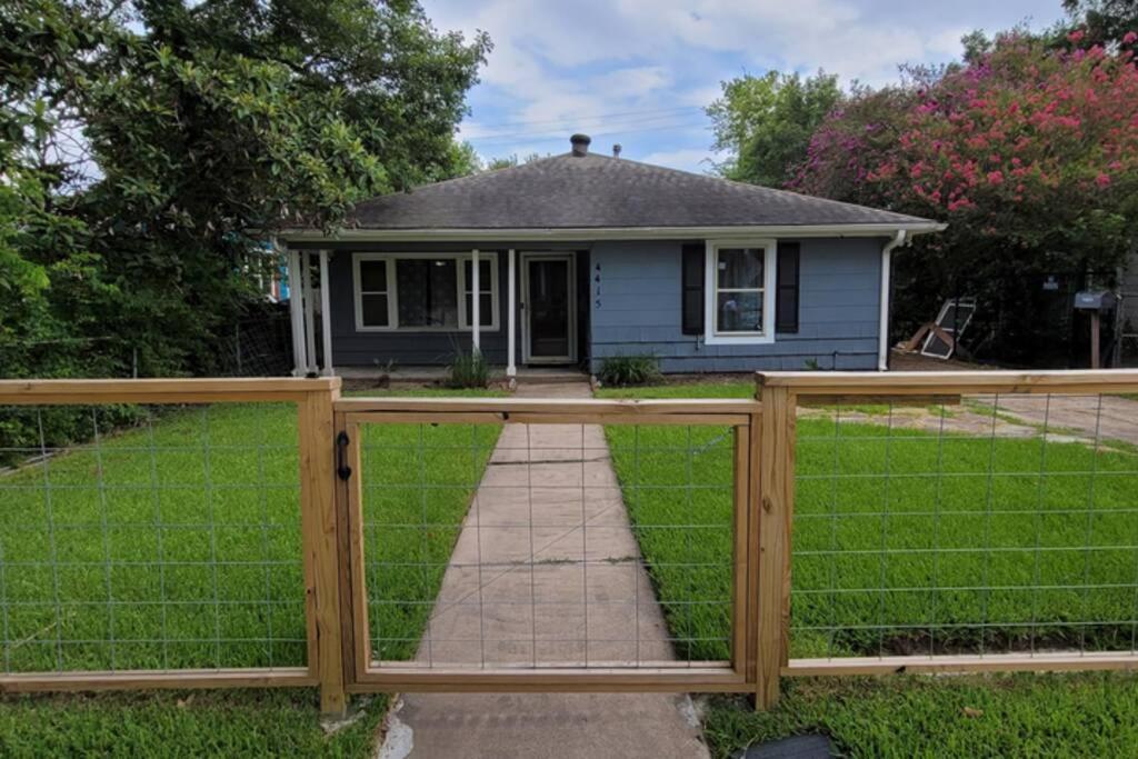 The Harby Street House - Close To U Of H, Stadiums, Downtown, Med Center Хюстън Екстериор снимка